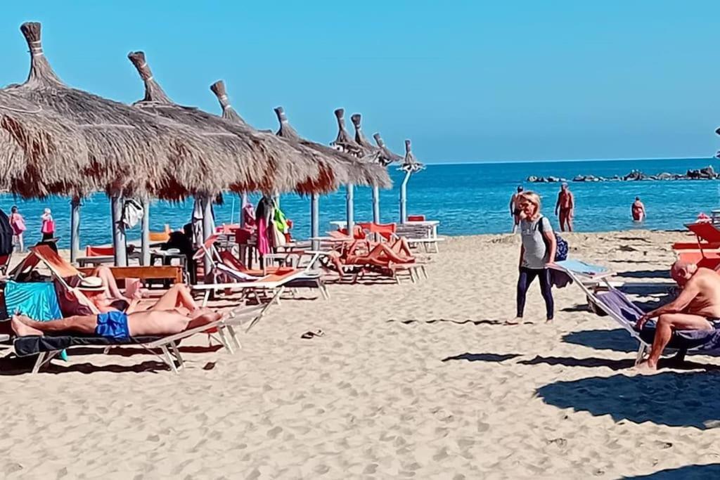 Casa Di Pipo - Appartamento Davanti Al Mare Pescara Kültér fotó